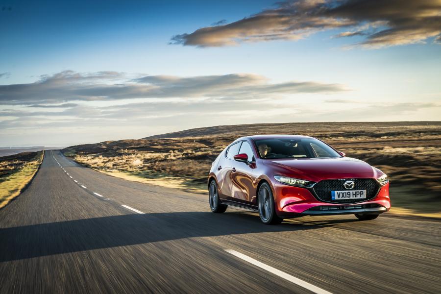  Mazda3 Skyactiv-G Sport Lux Hatchback 2019 года  (UK) (фото 32 из 91)